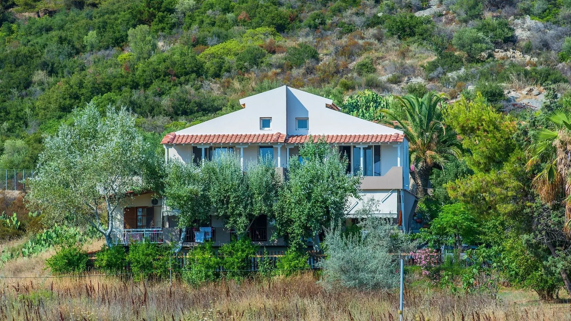 **  מלון טורוני Pagona House יוון